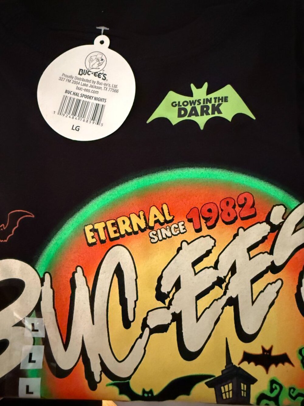 Buc-ee's 2026 Halloween Tshirt Large w/glow accents & Trick or treat bag! NWT! - Picture 6 of 6